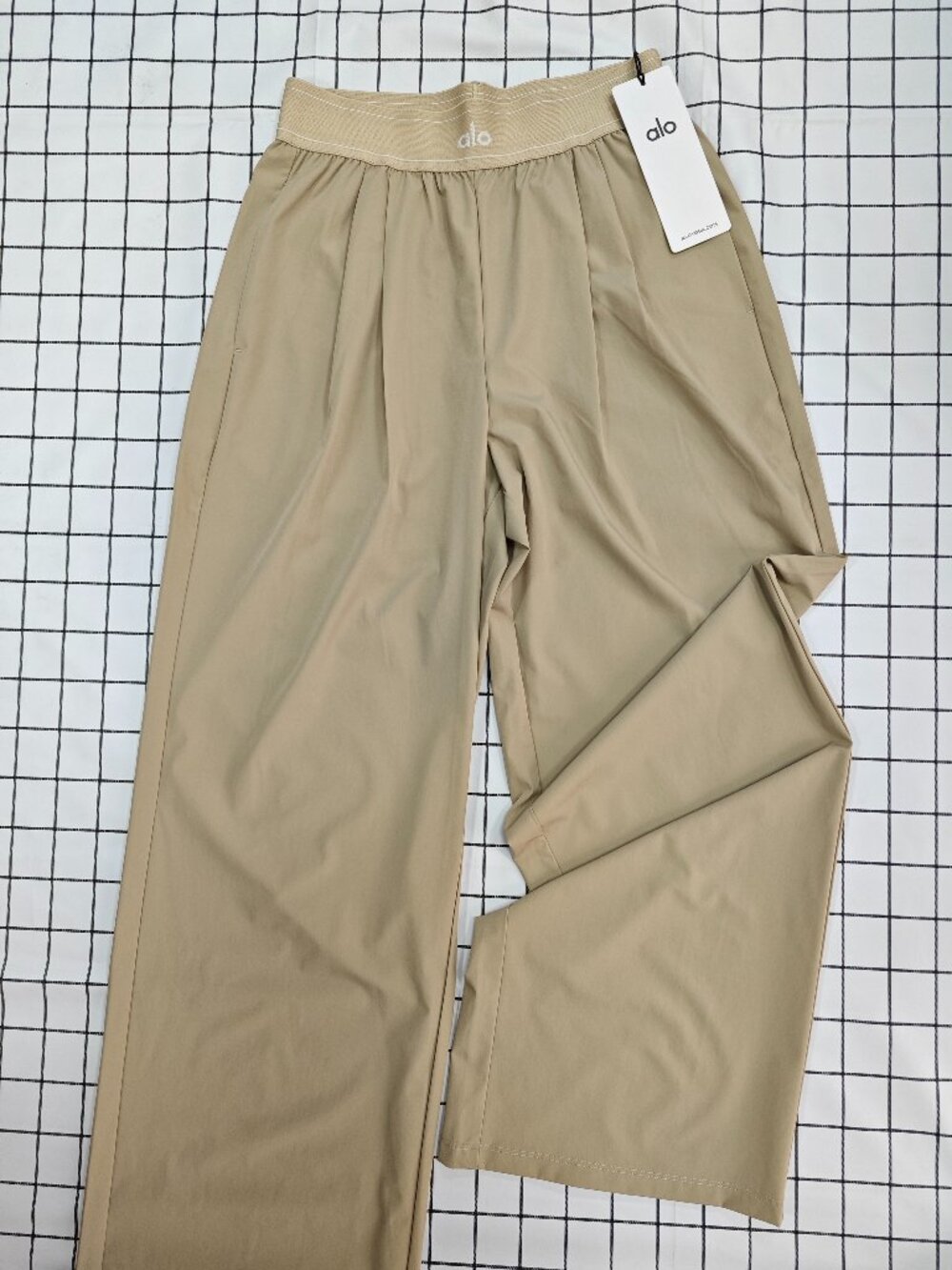 💕NWT ALO Yoga（Regular）Suit Up Trouser Gravel😉Quiet Luxury Neutral Pants - Picture 7 of 9